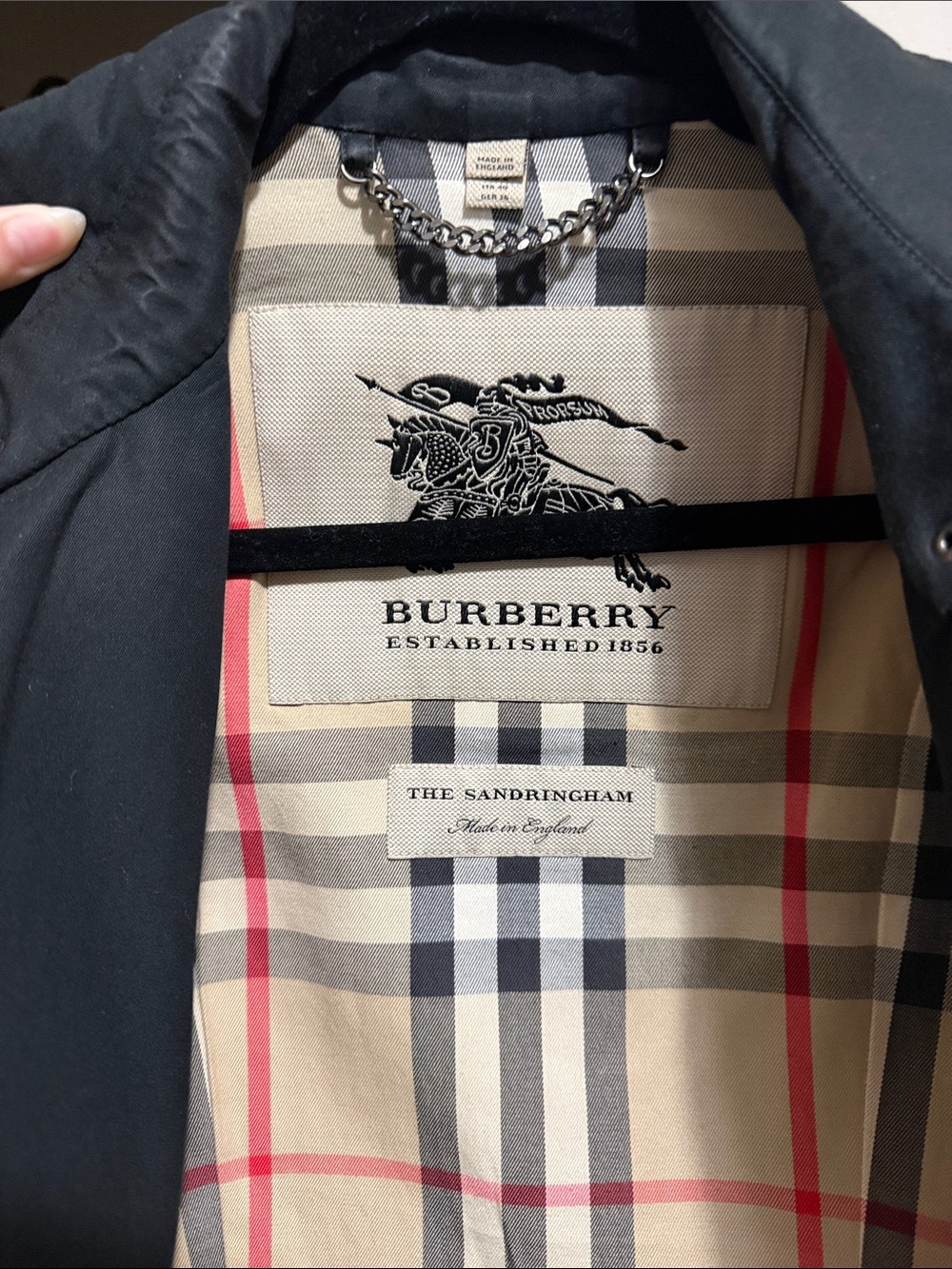 Burberry Black Double-Breasted Trench with Classic Check Lining - Picture 2 of 7